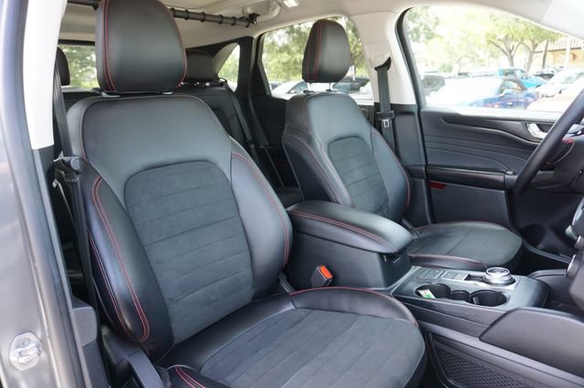 Certified 2022 Ford Escape SEL w/ SEL Stealth AWD Package image 2