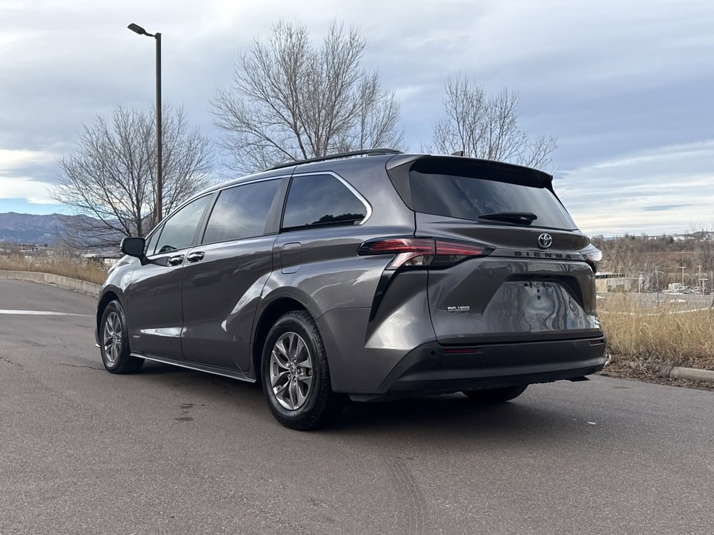 Used 2021 Toyota Sienna XLE image 5