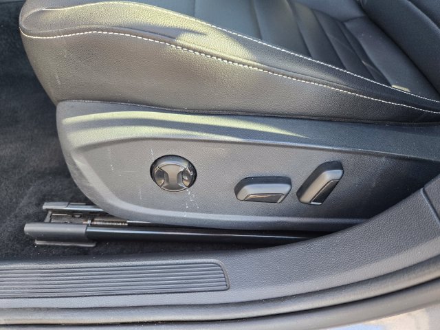 Used 2024 Volkswagen Jetta SE FWD image 12