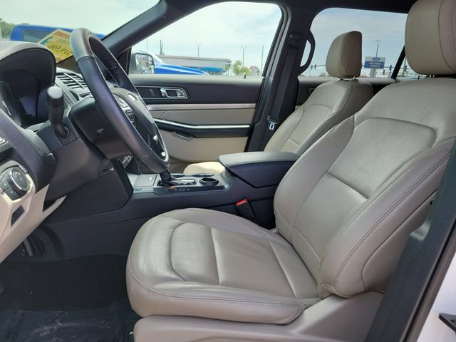 Certified 2018 Ford Explorer XLT w/ Equipment Group 202A FWD image 19