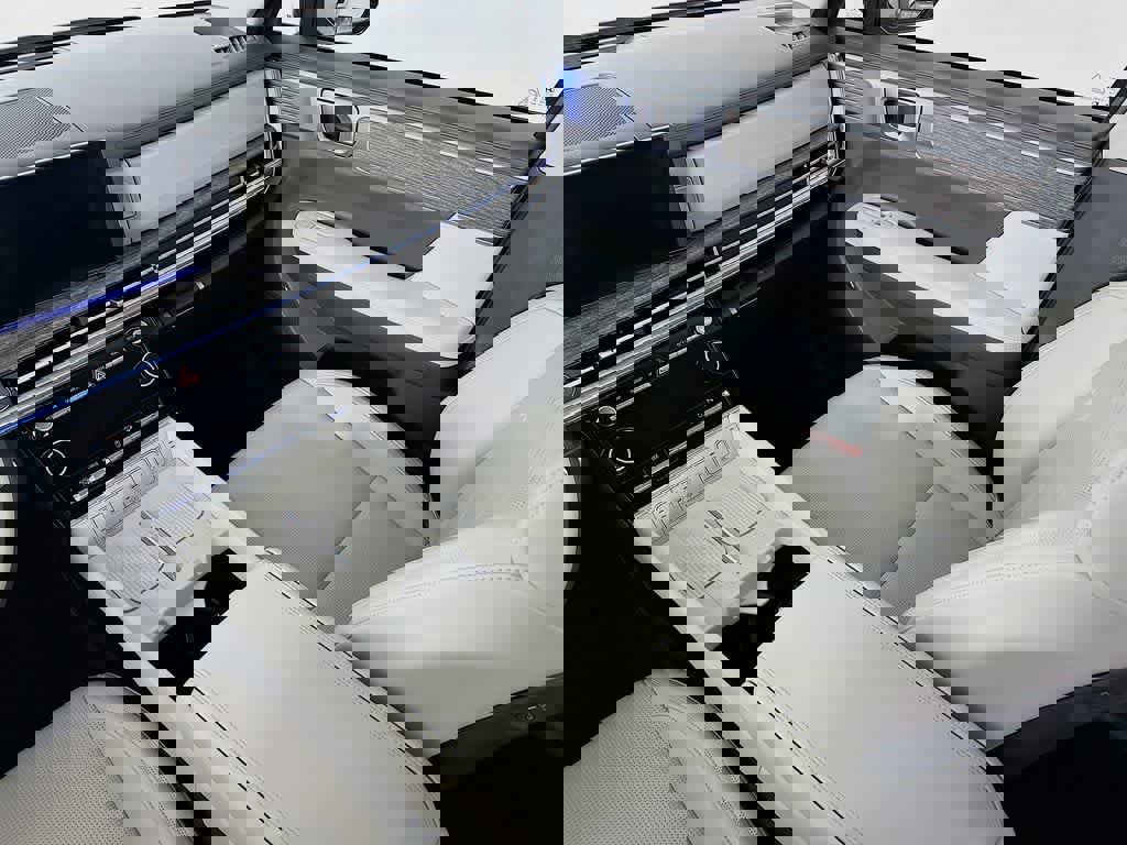 Used 2025 Hyundai Santa Fe Calligraphy image 14