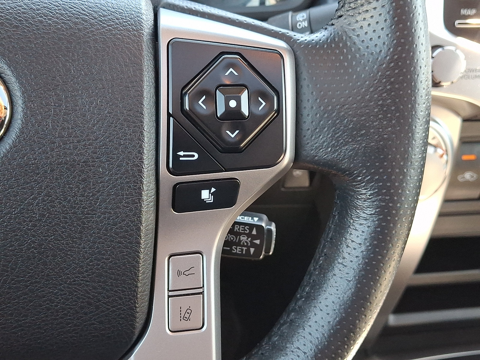 Used 2023 Toyota 4Runner SR5 Premium w/ Moonroof Package AWD/4WD image 30