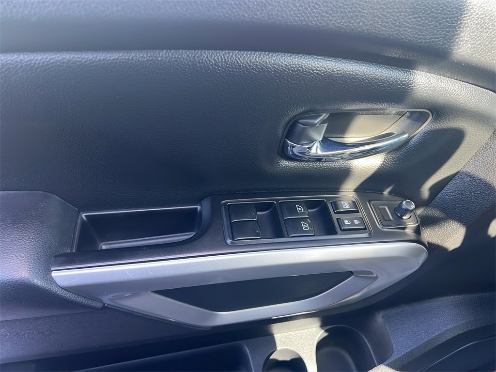 Used 2019 Nissan Titan SV image 8