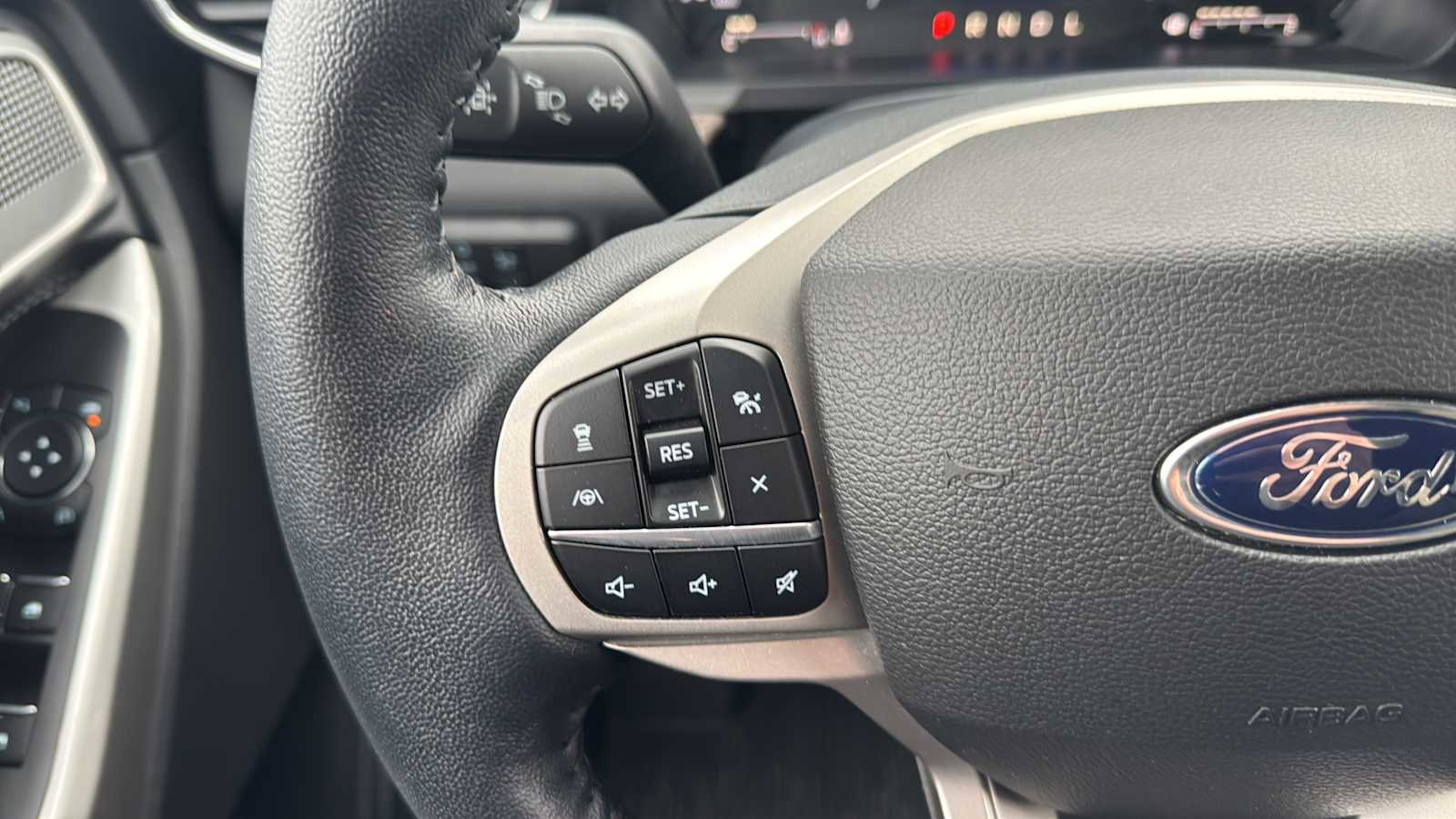 Certified 2022 Ford Explorer Limited w/ Equipment Group 301A image 28