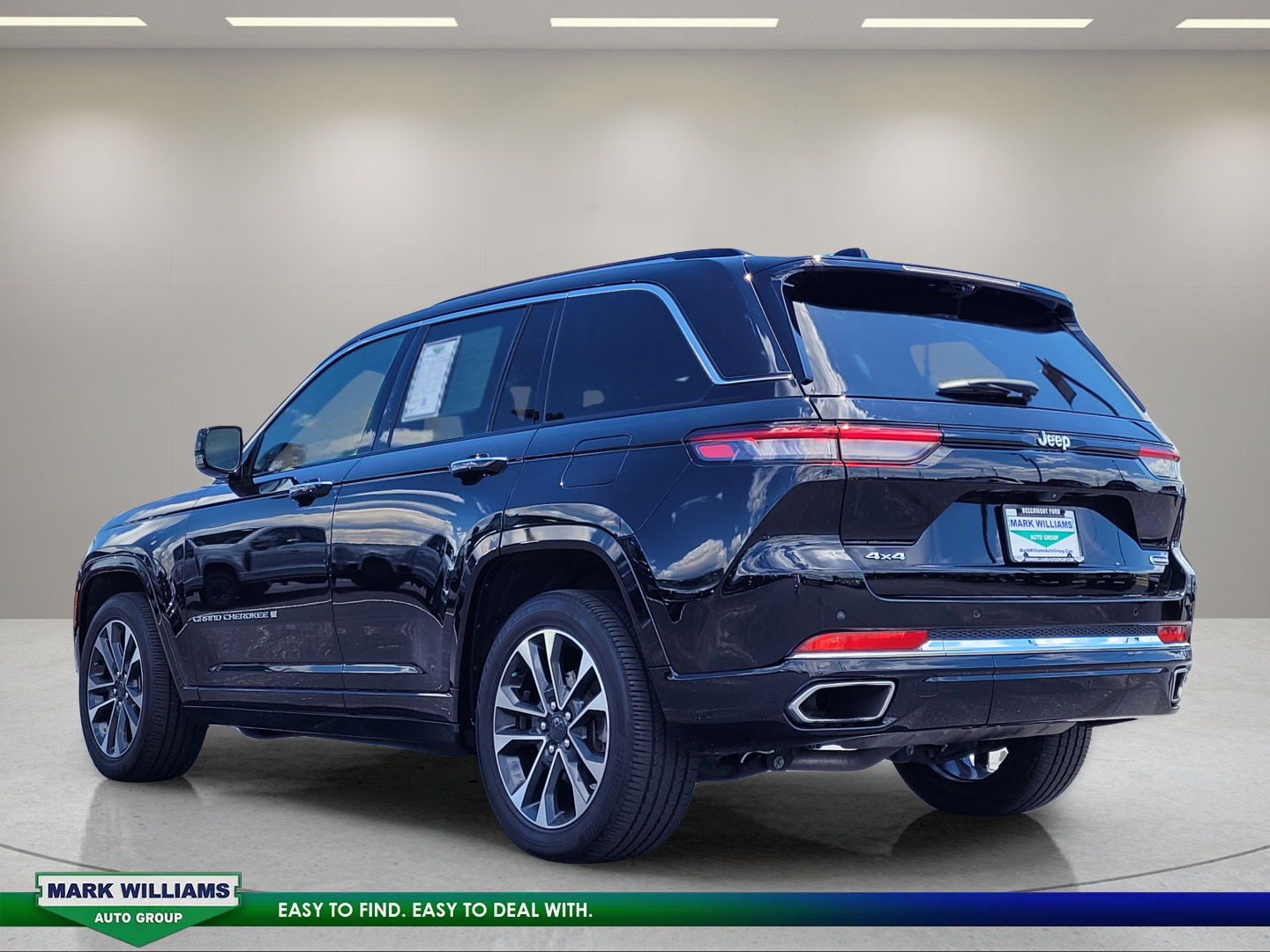 Used 2022 Jeep Grand Cherokee Overland w/ Luxury Tech Group IV AWD/4WD image 7