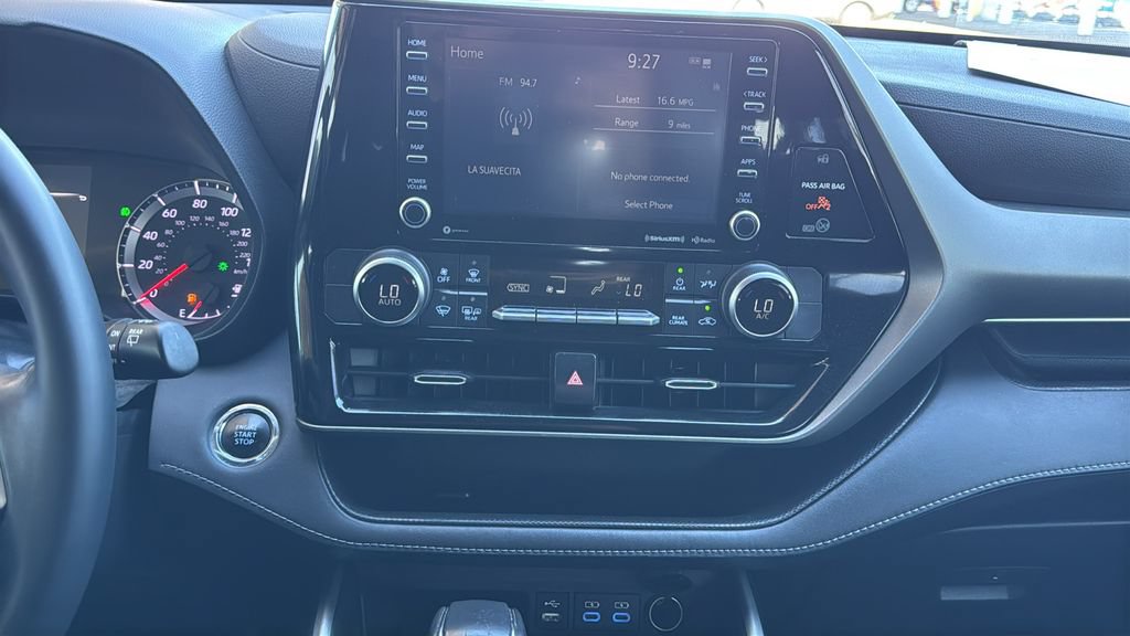 Used 2022 Toyota Highlander LE FWD image 11