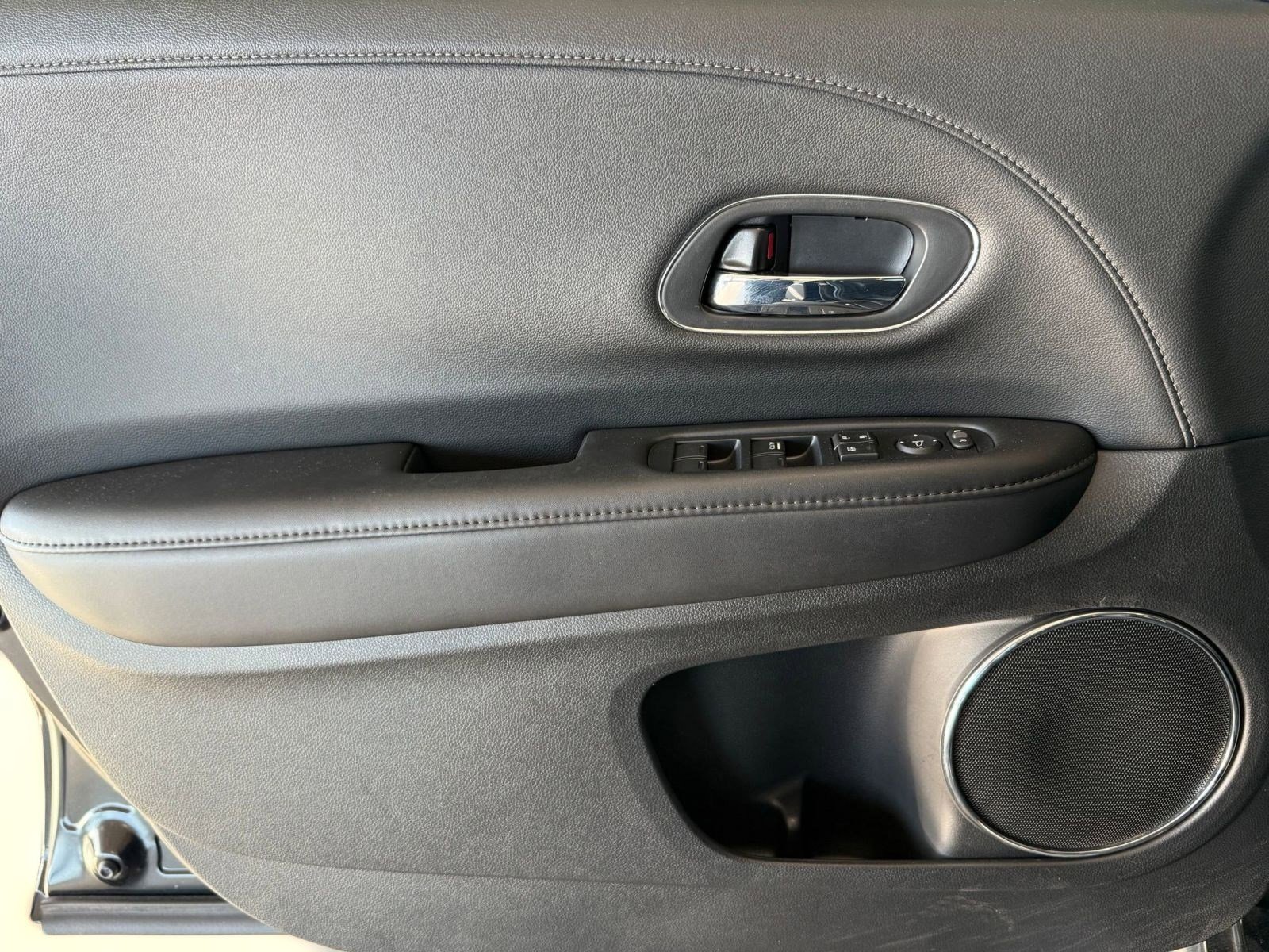Used 2020 Honda HR-V Touring image 26