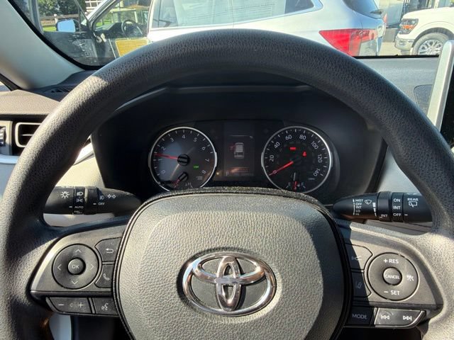 Used 2020 Toyota RAV4 XLE w/ Convenience Package FWD image 12