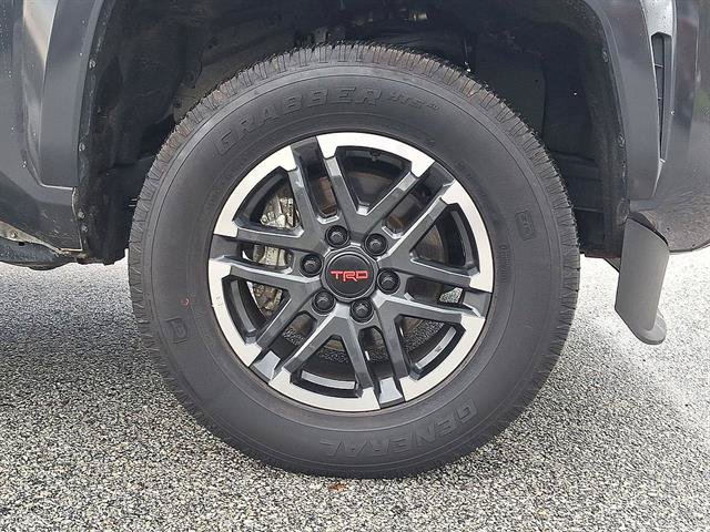 Used 2025 Toyota Tacoma TRD Sport AWD/4WD image 27