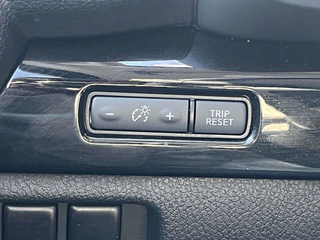 Used 2021 Nissan Titan SV w/ SV Convenience Package image 28