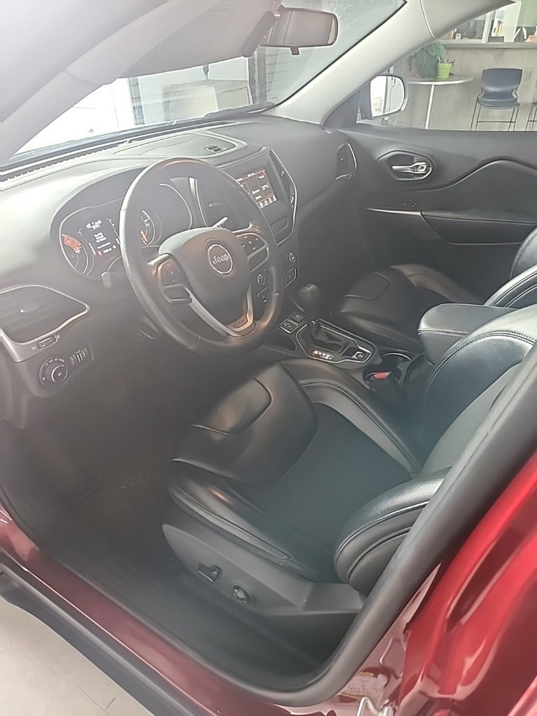 Used 2019 Jeep Cherokee Latitude Plus w/ Cold Weather Group image 5