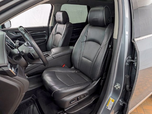 Used 2021 Buick Enclave Avenir w/ Avenir Technology Package AWD/4WD image 11