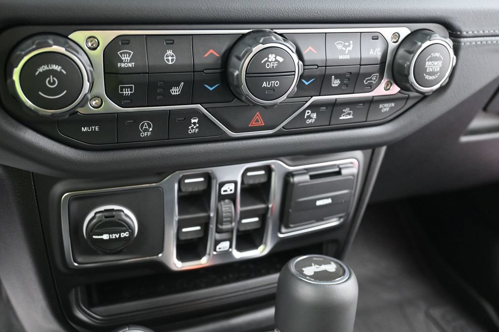Used 2026 Jeep Wrangler Unlimited Sahara AWD/4WD image 11