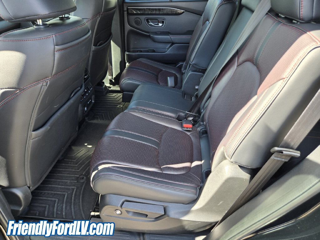 Used 2025 Honda Pilot Black Edition image 5