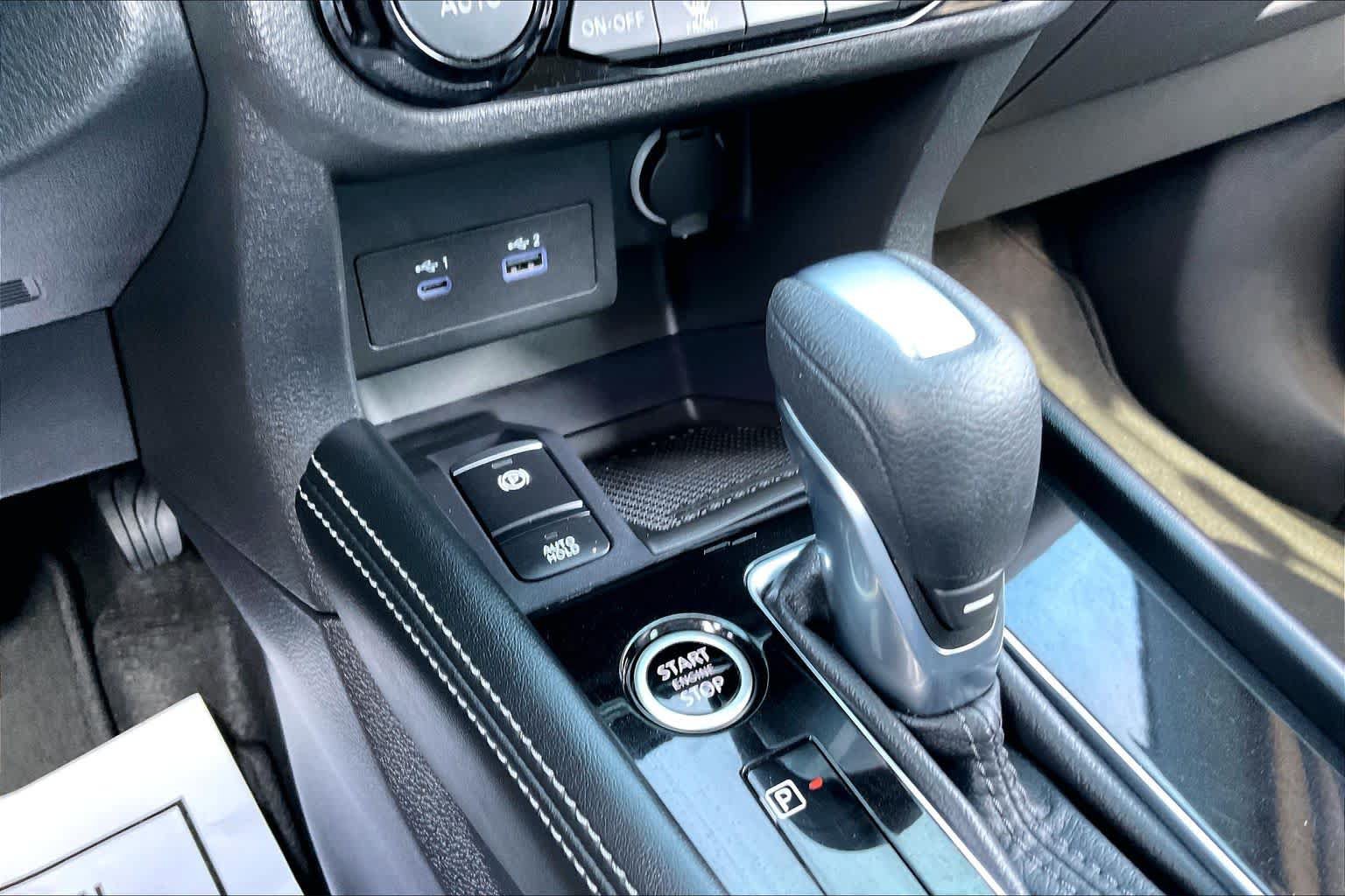 Used 2024 Nissan Kicks SR w/ SR Premium Package FWD image 29