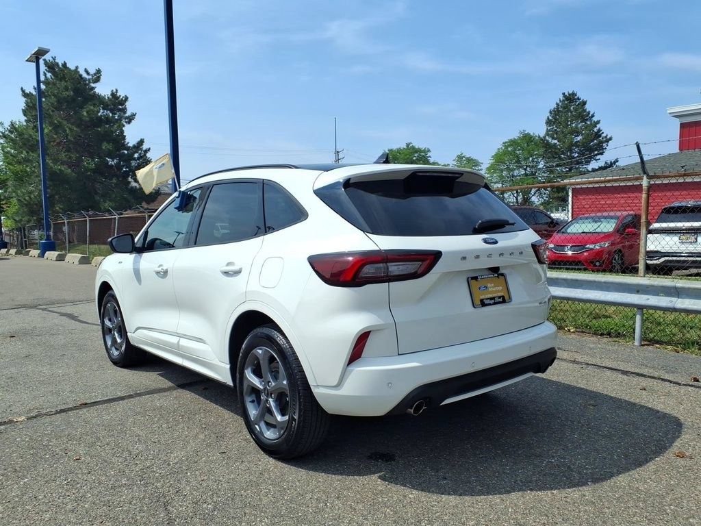 Certified 2024 Ford Escape ST-Line w/ Tech Pack #1 AWD/4WD image 9