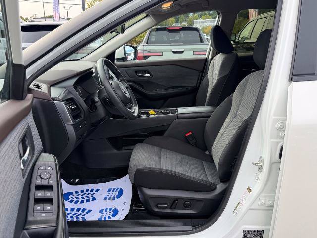 Used 2023 Nissan Rogue SV AWD/4WD image 14