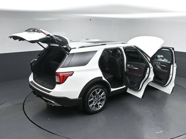 Certified 2025 Ford Explorer Platinum w/ Ultimate Package AWD/4WD image 62