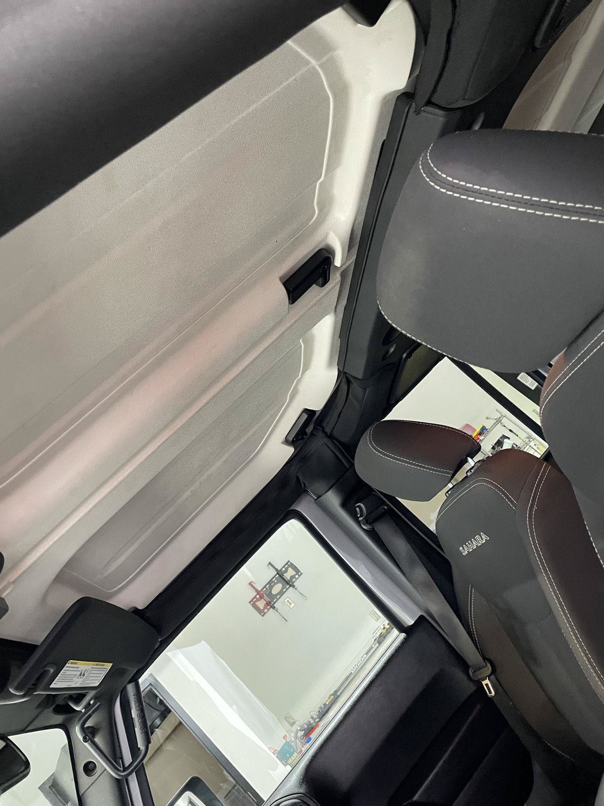 Used 2018 Jeep Wrangler Unlimited Sahara AWD/4WD image 28