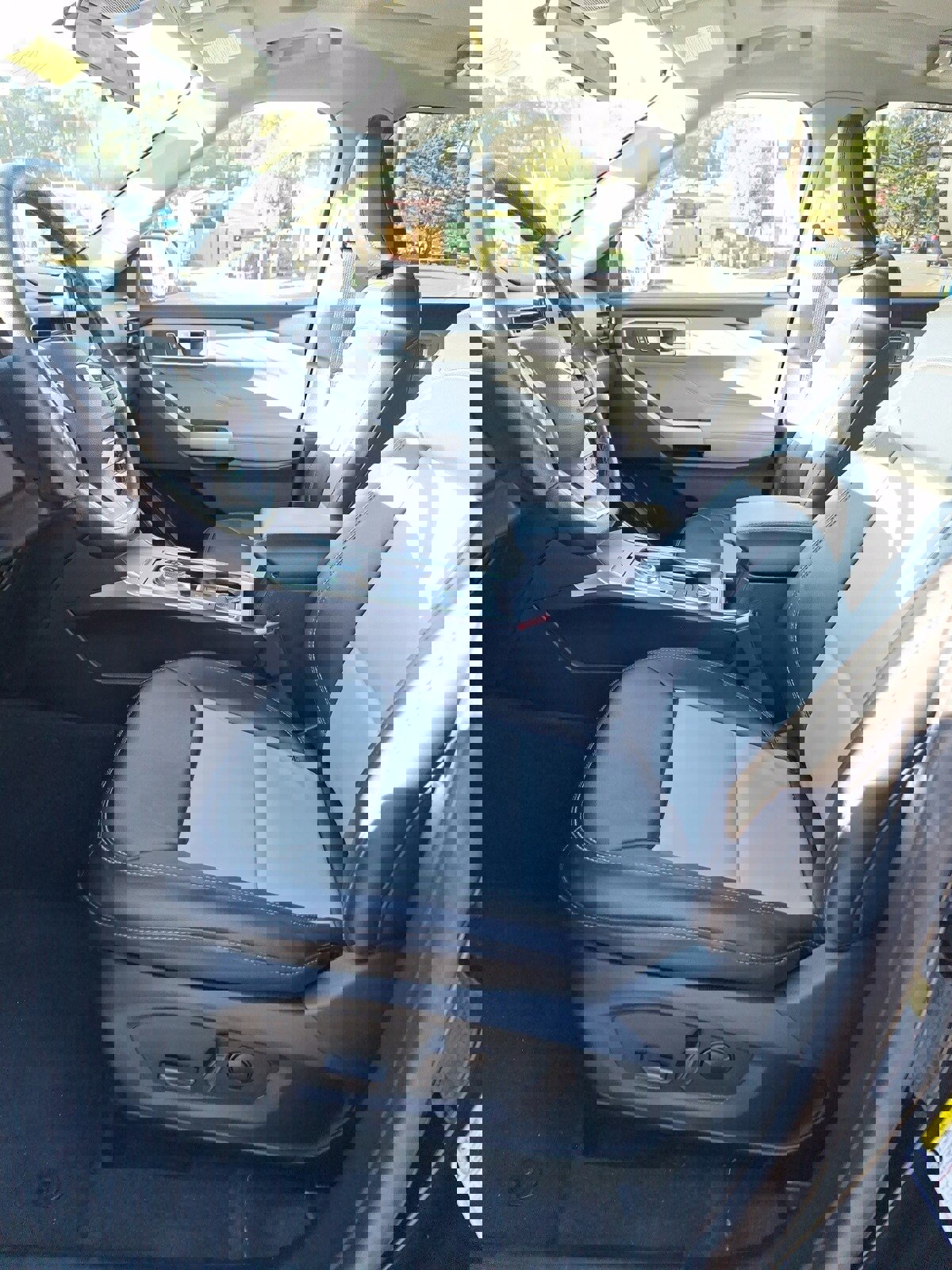 Certified 2022 Ford Explorer XLT w/ Equipment Group 202A image 8