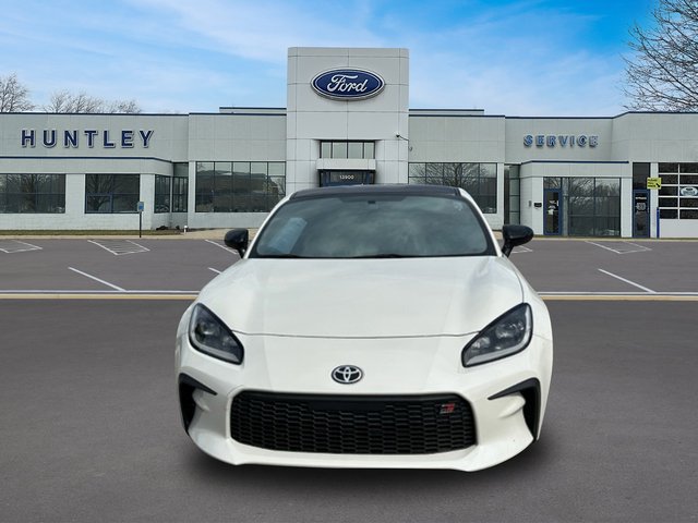 Used 2023 Toyota GR86 RWD image 3
