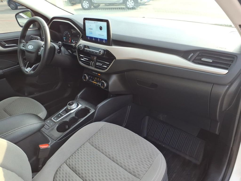 Certified 2022 Ford Escape SE w/ SE Sport Appearance Package FWD image 4