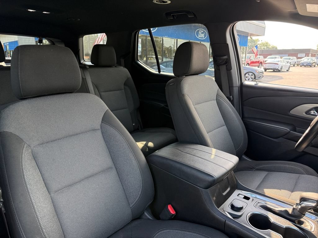 Used 2023 Chevrolet Traverse LT FWD image 15