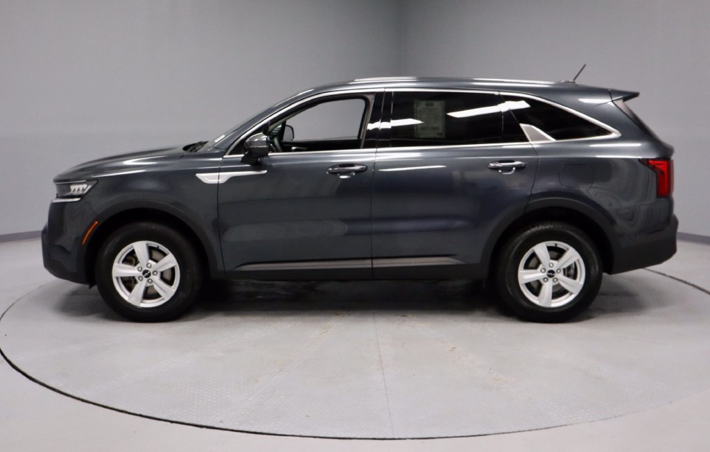 Used 2023 Kia Sorento LX AWD/4WD image 8