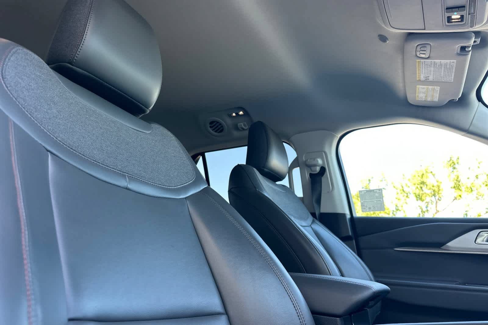 Certified 2025 Ford Explorer Active w/ Active Comfort Package RWD image 19