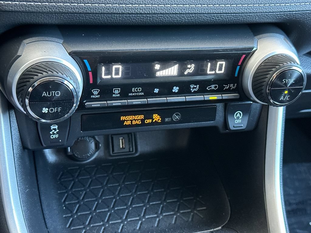 Used 2021 Toyota RAV4 XLE w/ Carpet Mat Package (TMS) FWD image 19