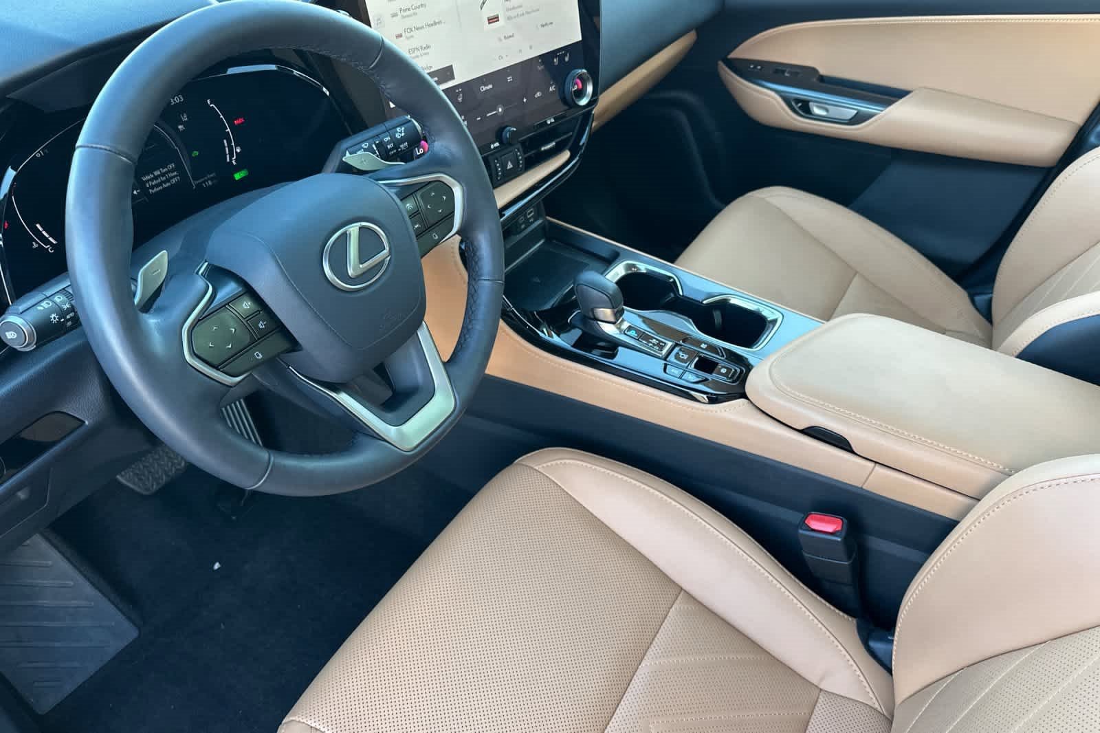 Used 2025 Lexus NX 300h AWD w/ Luxury Package image 11