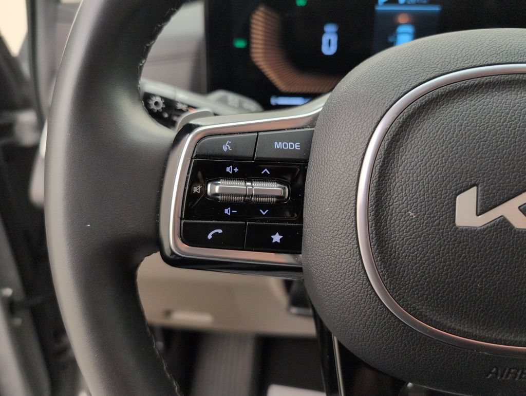 Used 2025 Kia Carnival EX FWD image 30