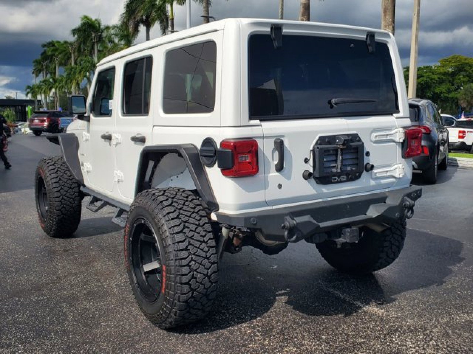 Used 2018 Jeep Wrangler Unlimited Sahara image 5