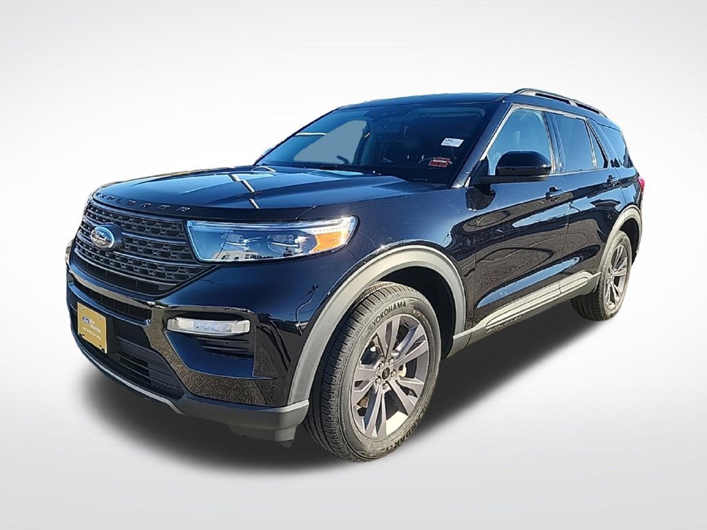 Certified 2023 Ford Explorer XLT w/ Equipment Group 202A AWD/4WD image 3