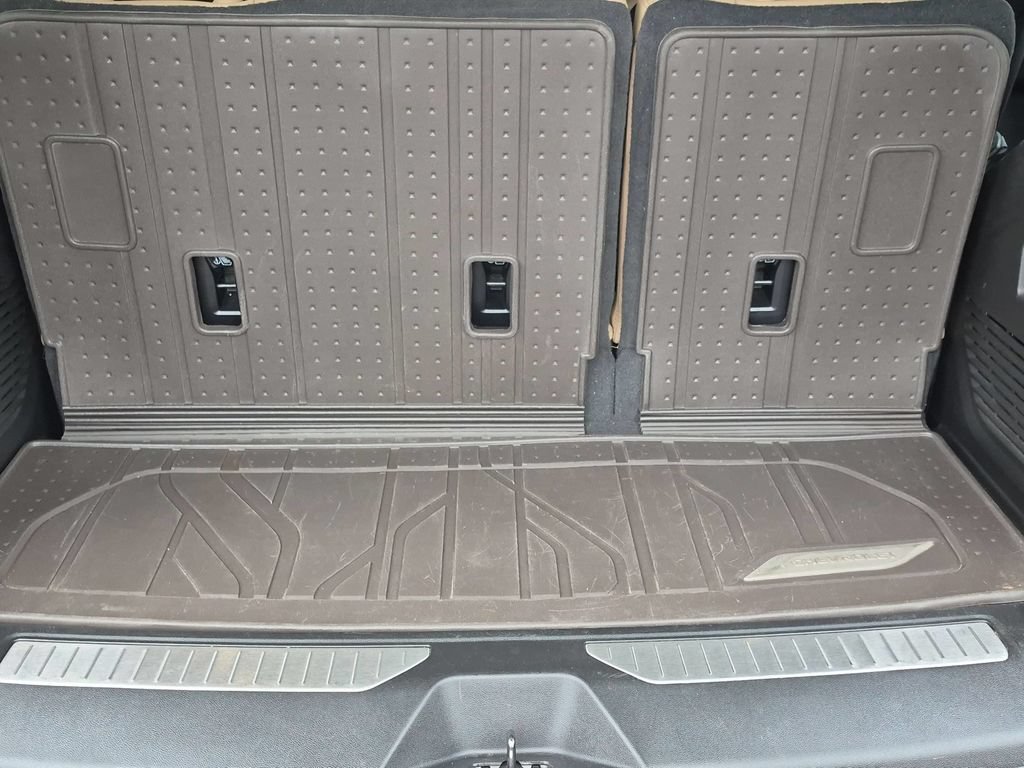 Used 2024 Chevrolet Tahoe Premier AWD/4WD image 7