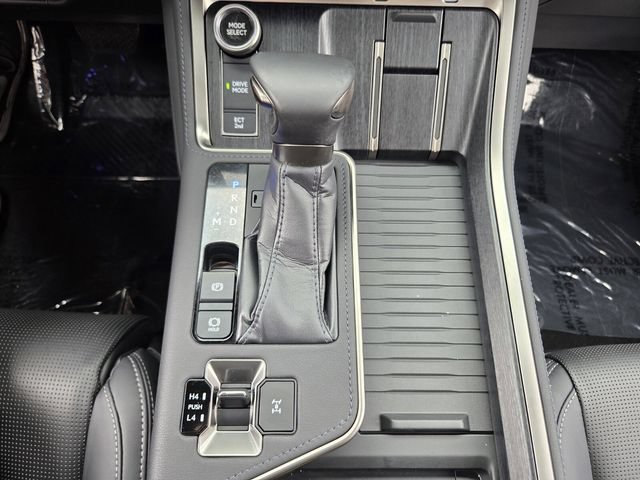 Used 2024 Lexus GX 550 w/ Accessory Package (2T) AWD/4WD image 27