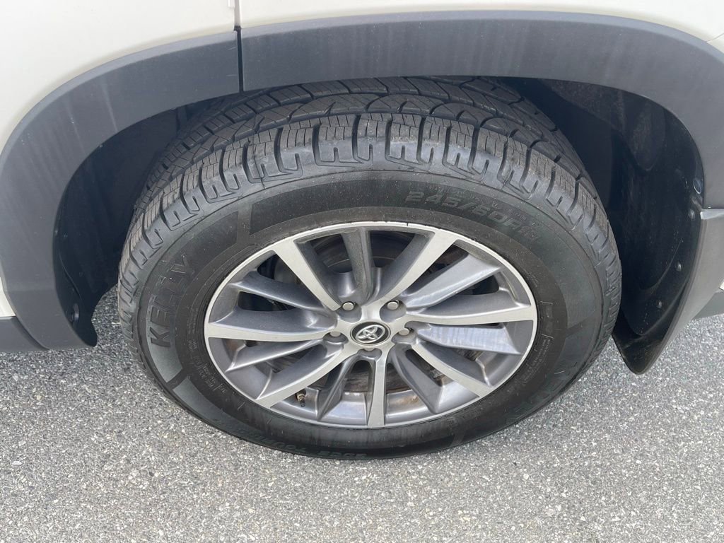 Used 2019 Toyota Highlander XLE AWD/4WD image 7