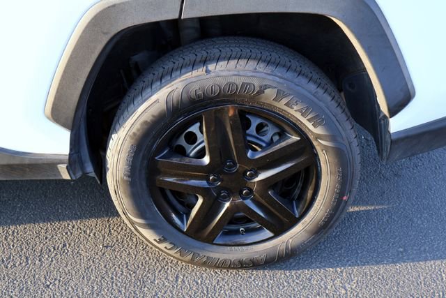 Used 2021 Toyota RAV4 LE image 15