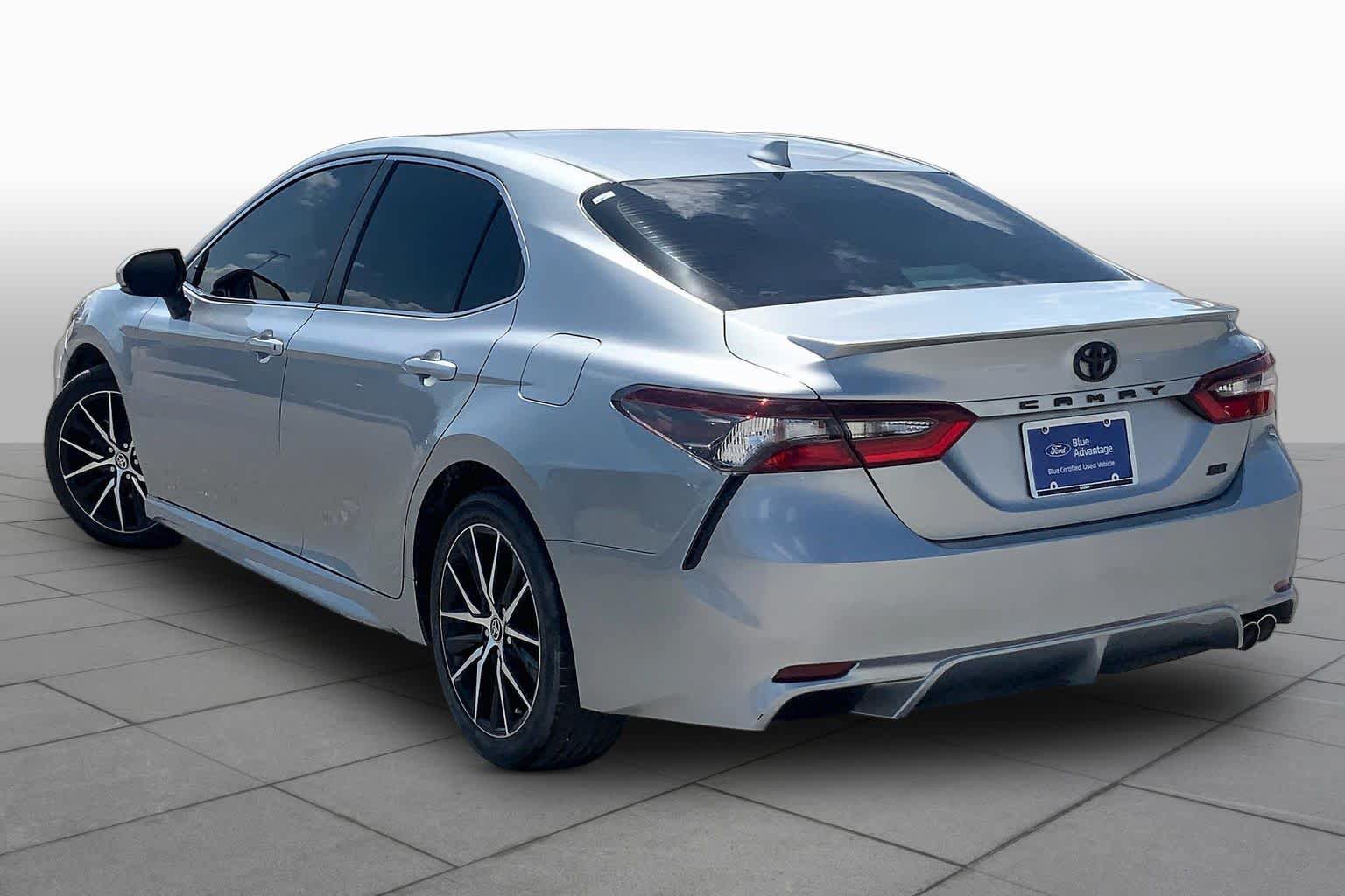 Used 2023 Toyota Camry SE FWD image 12