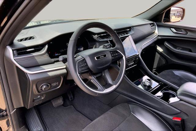 Used 2023 Jeep Grand Cherokee L Laredo RWD image 16