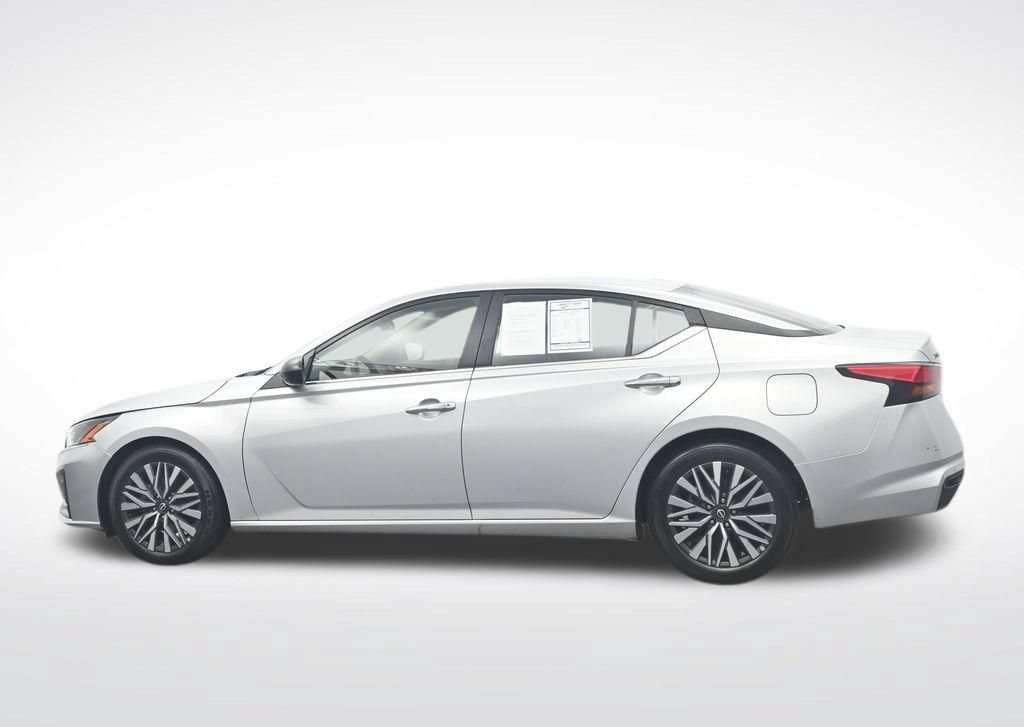 Used 2024 Nissan Altima 2.5 SV FWD image 10