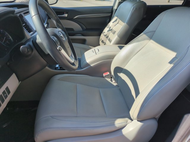 Used 2017 Toyota Highlander Limited FWD image 15