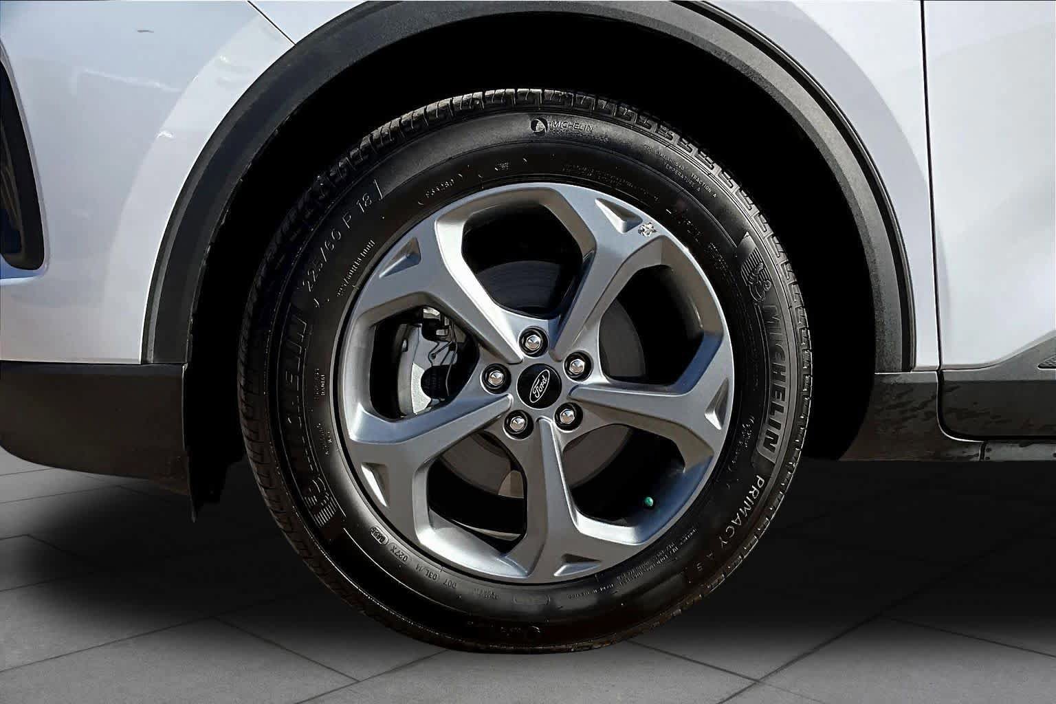 Certified 2025 Ford Escape ST-Line FWD image 12