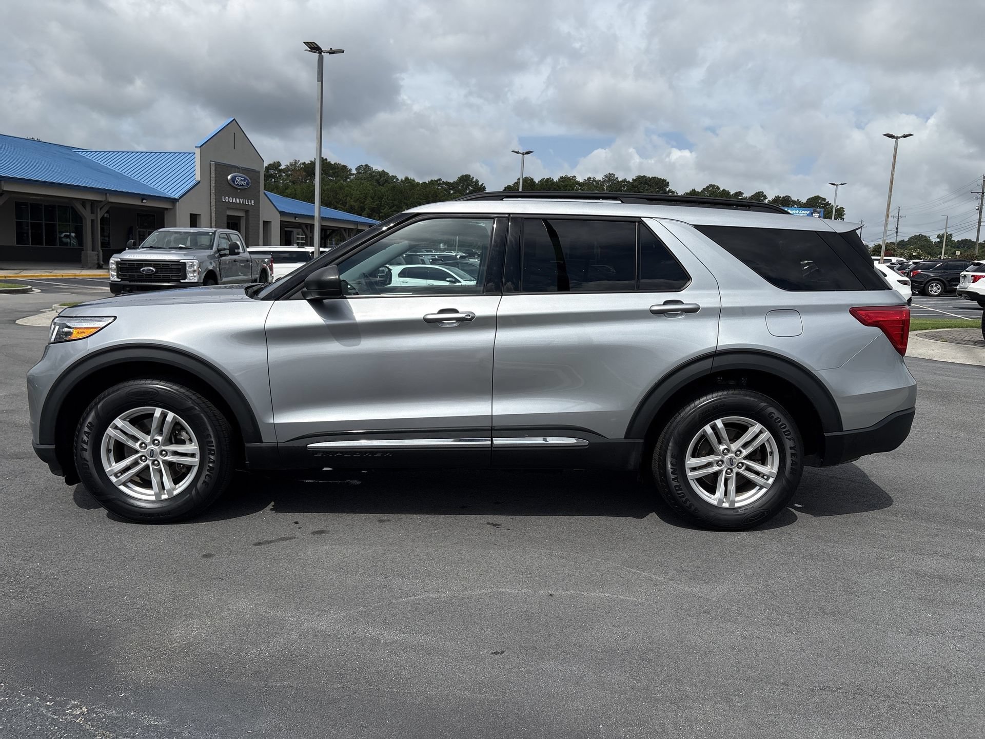 Certified 2023 Ford Explorer XLT w/ Equipment Group 202A AWD/4WD image 23