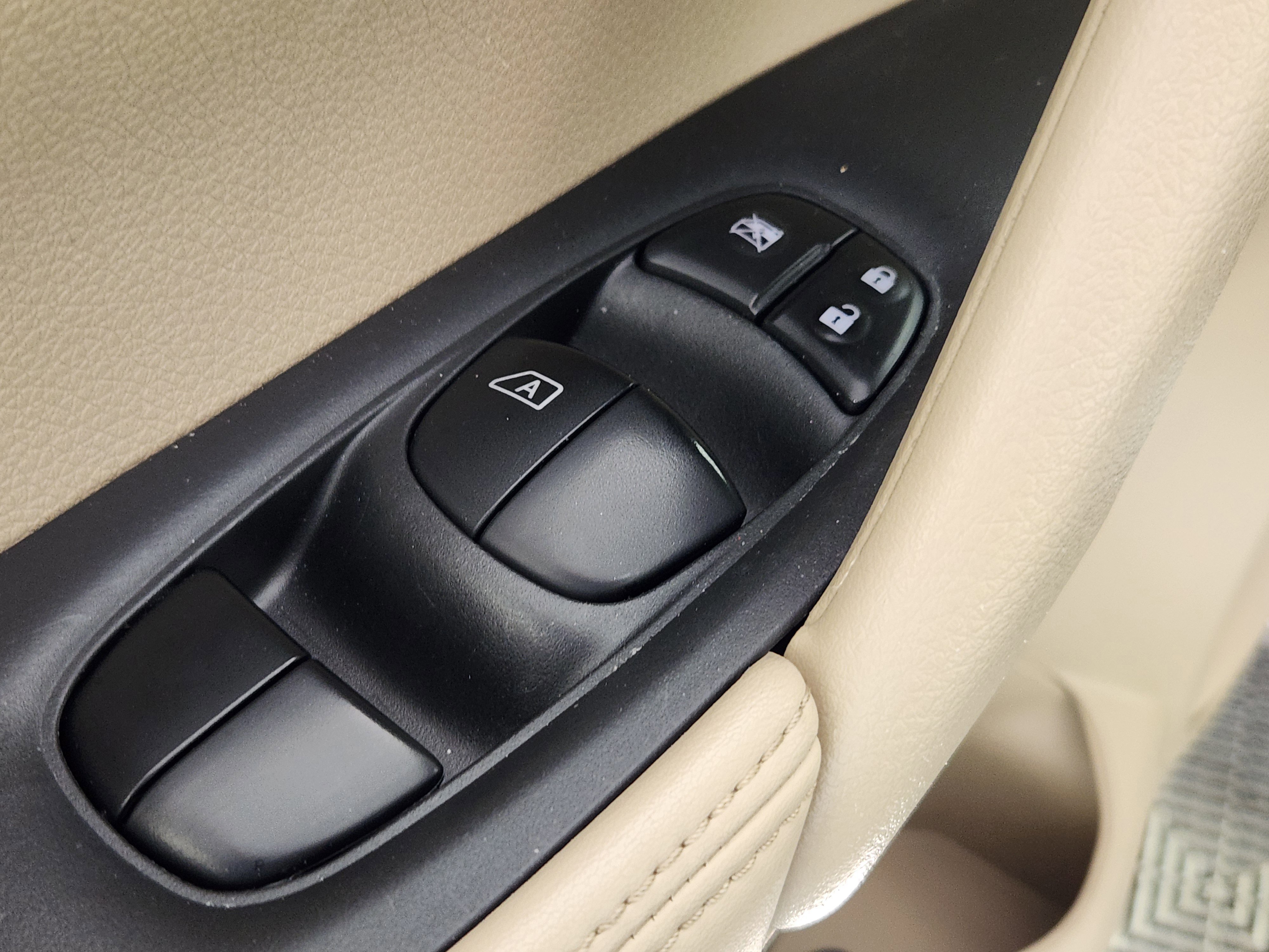 Used 2019 Nissan Rogue SL image 17