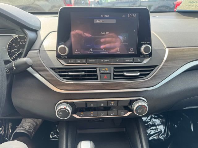Used 2025 Nissan Altima 2.5 SV FWD image 26