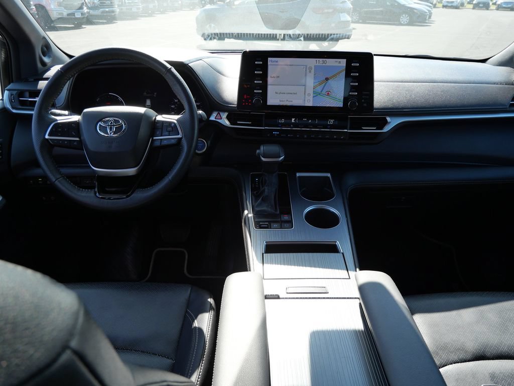 Used 2023 Toyota Sienna XSE AWD/4WD image 23