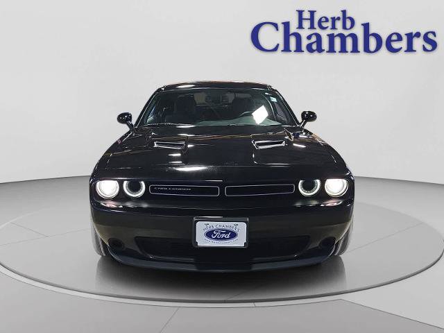 Used 2019 Dodge Challenger SXT AWD/4WD image 2