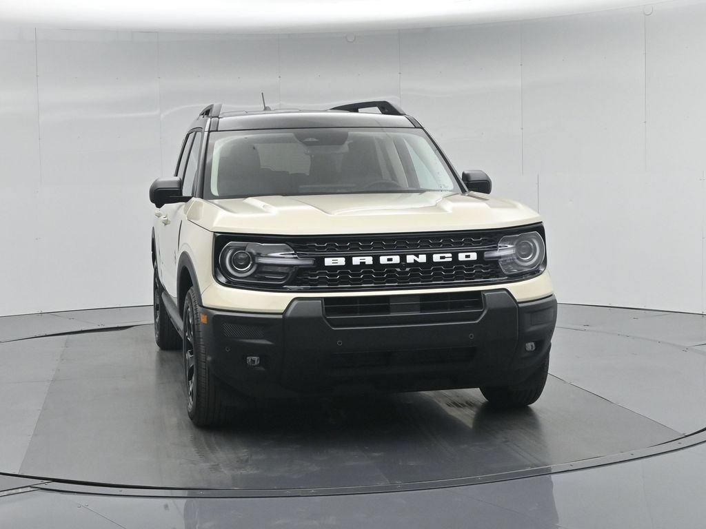 Certified 2025 Ford Bronco Sport Outer Banks w/ Outer Banks Tech Package+ AWD/4WD image 57