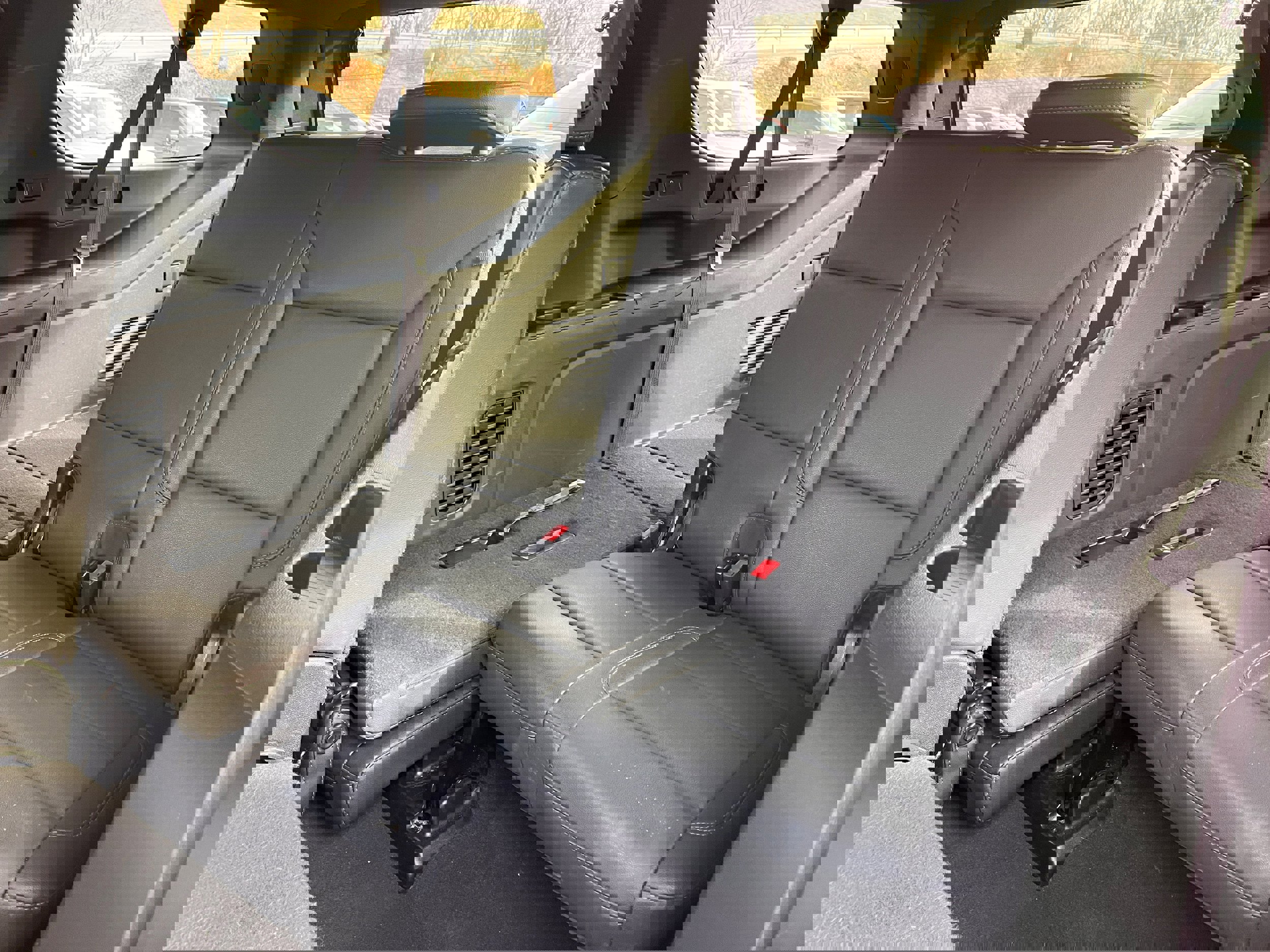 Used 2023 Chevrolet Suburban LT image 13